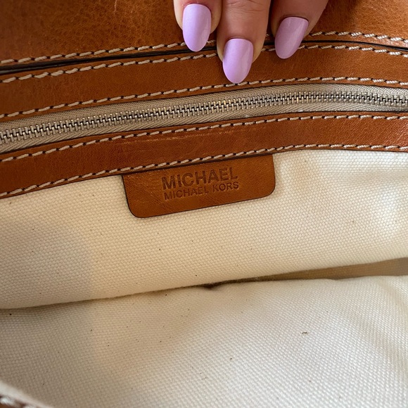 MICHAEL KORS OFF WHITE/BEIGE PURSE - Picture 7 of 7